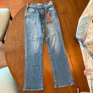 New with tag MOUSSY VINTAGE HIGH RISE STRAIGHT LEG JEANS 27